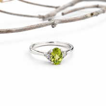 Load image into Gallery viewer, 14k White Gold Peridot Ring
