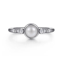Load image into Gallery viewer, Sterling Silver Pearl Ring
