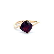 Load image into Gallery viewer, 14k Yellow Gold Garnet Ring

