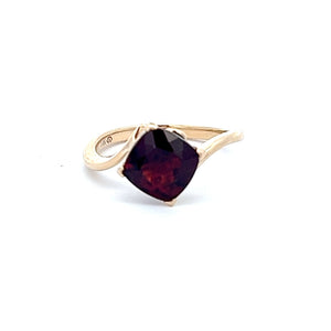 14k Yellow Gold Garnet Ring