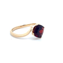 Load image into Gallery viewer, 14k Yellow Gold Garnet Ring
