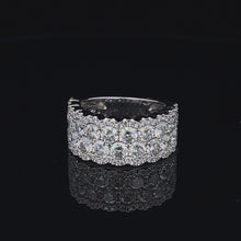 Load and play video in Gallery viewer, 18k White Gold Diamond Ring
