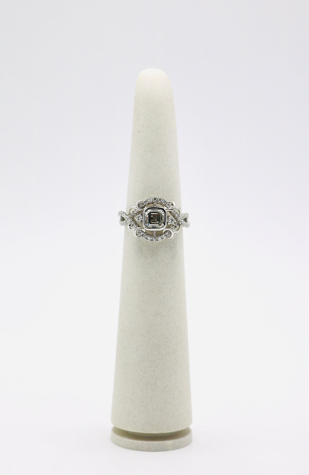 18k White Gold Diamond Engagement Ring